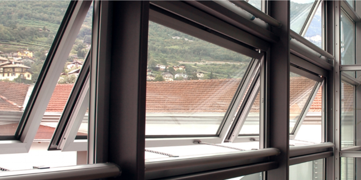 C240, raambediening, raamopener, raamuitzetter, kettingopener, Teleflex, TOPP C240, elektrische raambediening