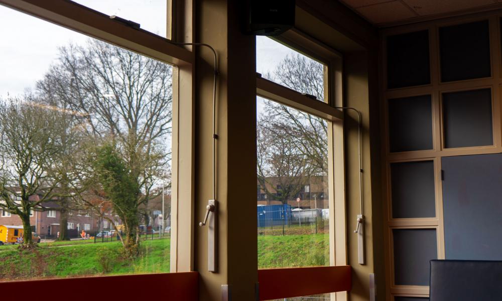 Teleflex, mechanische raambediening, Teleflex mechanische raabediening, raamopener, raamopener teleflex, midi bedieningsdoos, raamdoos, midi bedieningsdoos teleflex, raamdoos teleflex, uitzetramen oplossing, uitzetramen oplossing teleflex, natuurlijke ventilatie, natuurlijke ventilatie teleflex, gezond binnenklimaat, gezond binnenklimaat teleflex, oplossing natuurlijke ventilatie, oplossing natuurlijke ventilatie teleflex