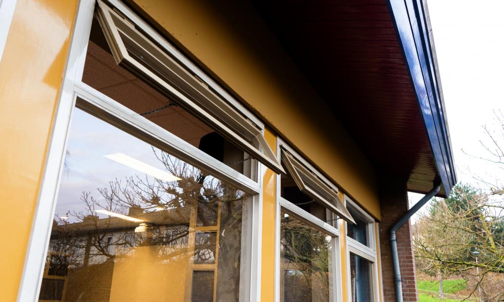 Teleflex, mechanische raambediening, Teleflex mechanische raabediening, raamopener, raamopener teleflex, midi bedieningsdoos, raamdoos, midi bedieningsdoos teleflex, raamdoos teleflex, uitzetramen oplossing, uitzetramen oplossing teleflex, natuurlijke ventilatie, natuurlijke ventilatie teleflex, gezond binnenklimaat, gezond binnenklimaat teleflex, oplossing natuurlijke ventilatie, oplossing natuurlijke ventilatie teleflex