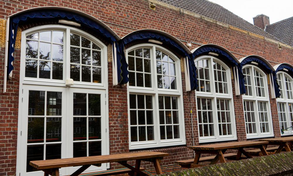 Teleflex, Teleflex Mechanische raambediening, Mechanische raambediening, Mechanische raamopener, natuurlijke ventilatie, Teleflex clearline, raambediening uitzetraam, raambediening binnenvalraam, bovenraamsluiting, bovenraamsluiting Teleflex, bovenraam bedienbaar maken